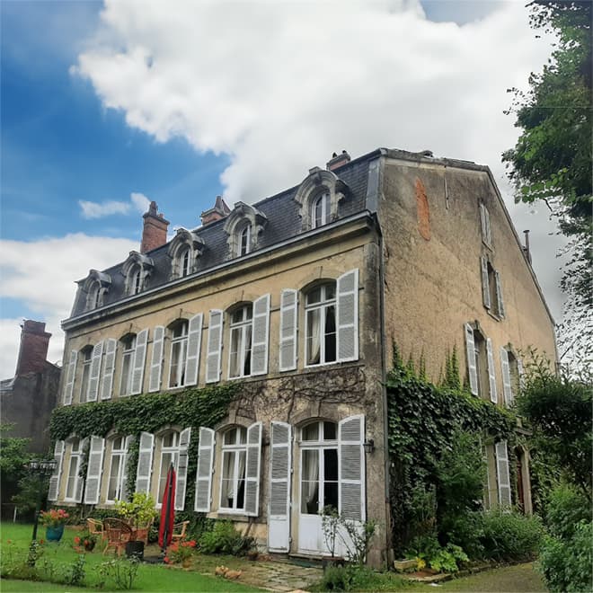 Maison ancienne avec murs humides